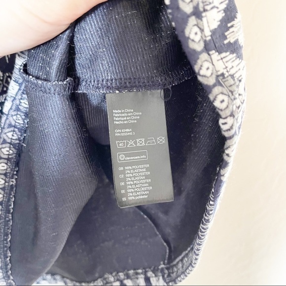 H&M Women's Printed Fit and Flare Mini Dress Navy Blue Keyhole Back 4 NWT - Picture 5 of 6